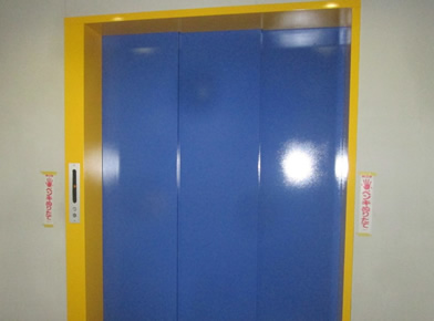 イメージ：エレベーター枠・扉　塗装完了